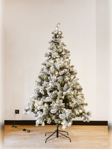 Novogodišnja jelka CANDY SNOWY IMPERIAL PINE sa rasvetom